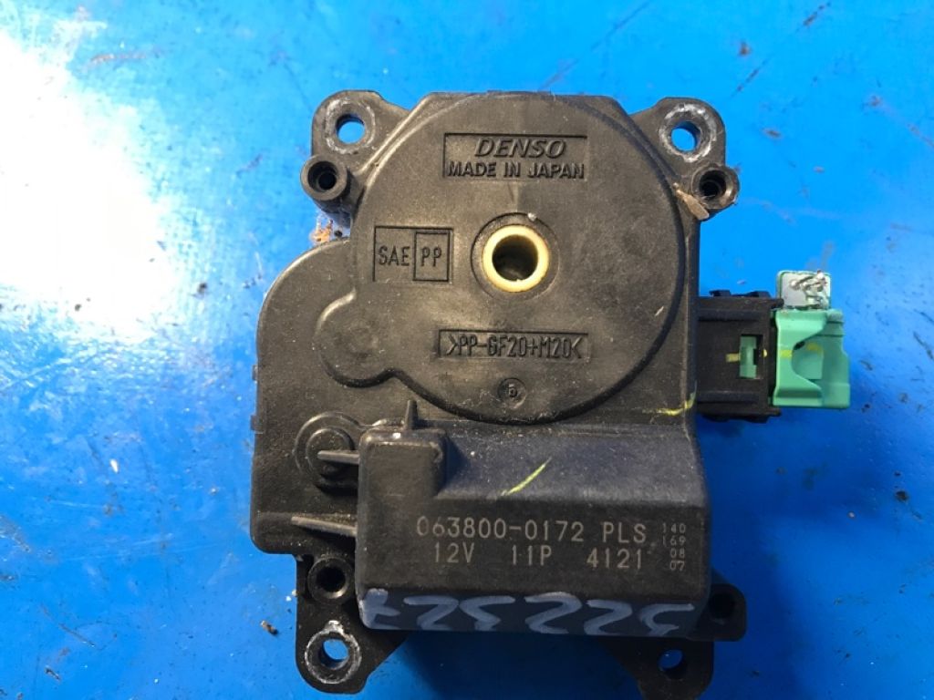 0638000172 | Моторчик заслонки печки LEXUS IS250/350 05-13