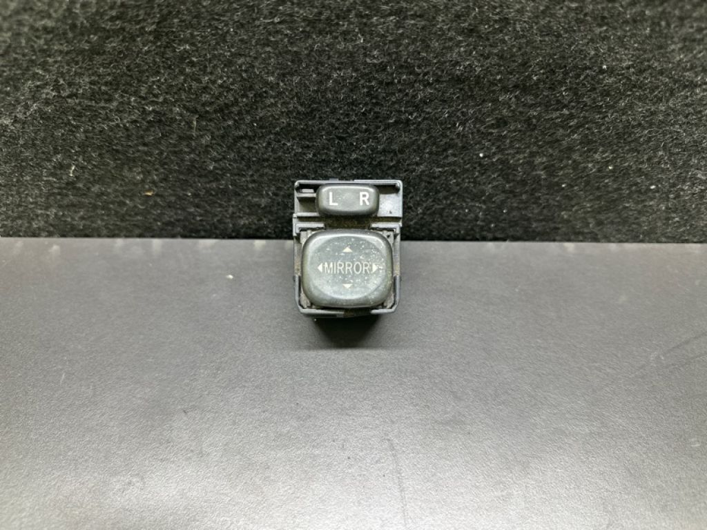 84872-02200 | Блок керування дзеркалами TOYOTA CAMRY 55 14-17