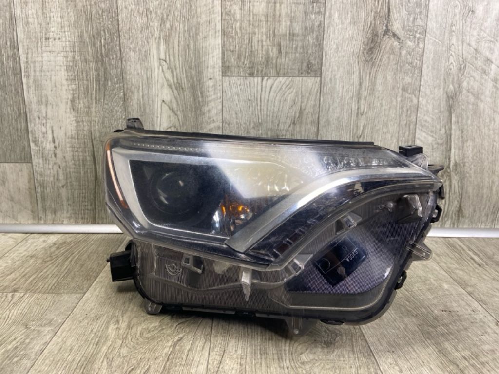 8113042640 | Фара прав. TOYOTA RAV4 13-19