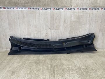 Пластик под лобовое стекло / Жабо TOYOTA RAV4 13-19