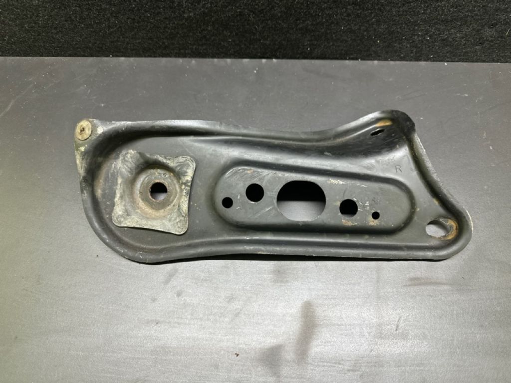 51035-33011 | Крепление балки подвески передн. прав. LEXUS ES300 ES330 01-06 - Фото 2