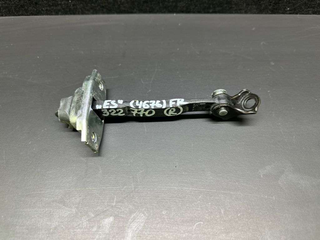 68610-33060 | Обмежувач дверей передн. прав. LEXUS ES300 ES330 01-06