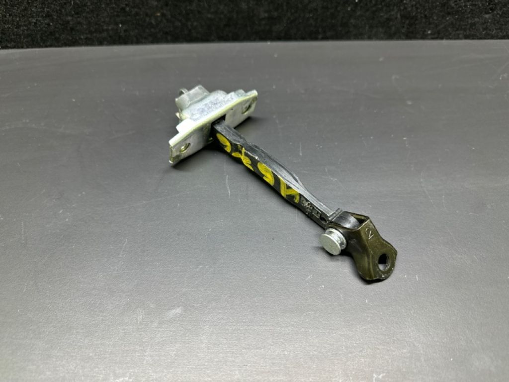 68610-33060 | Обмежувач дверей передн. прав. LEXUS ES300 ES330 01-06 - Фото 3