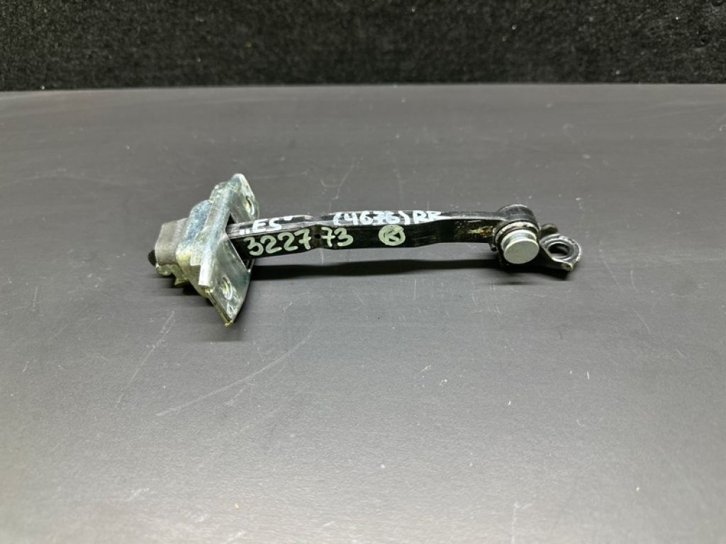 68630-33060 | Ограничитель двери задн. прав. LEXUS ES300 ES330 01-06