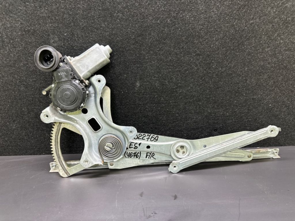 69801-33070 | Стеклоподъемник передн. прав. LEXUS ES300 ES330 01-06
