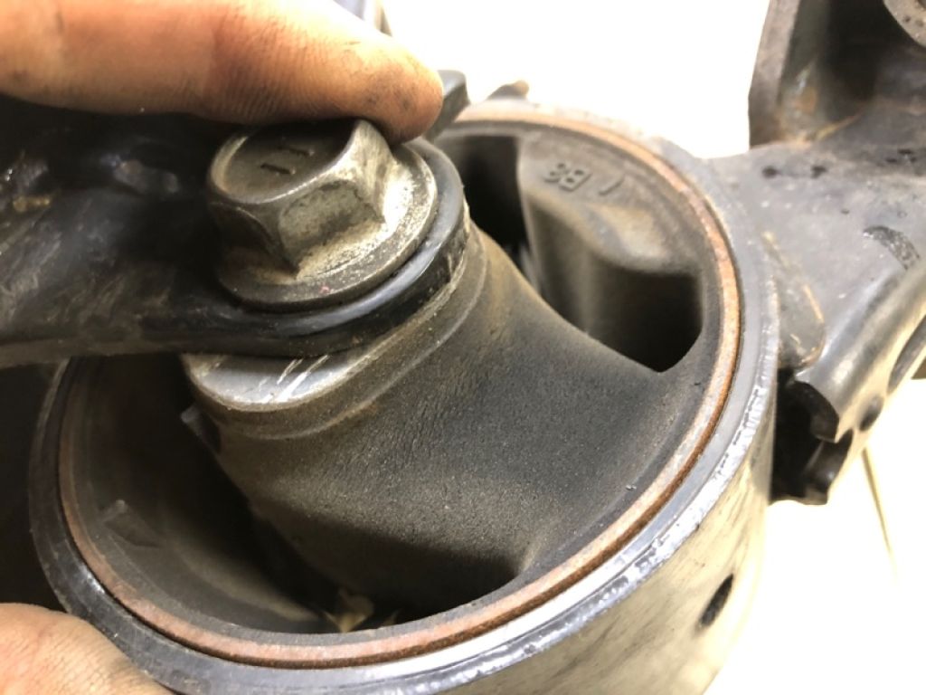 1237136090 | Подушка двигателя нижняя TOYOTA RAV4 13-19 - Фото 6