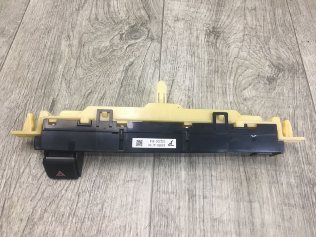 8395042190 | Кнопка аварійної сигналізації TOYOTA RAV4 13-19 - Фото 3