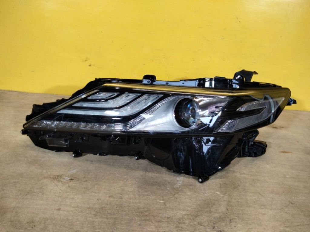 8118533D70 | Фара лів. TOYOTA CAMRY 70 17-