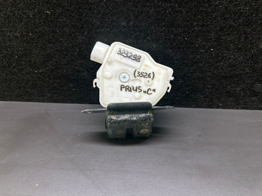 69350-52391 | Замок кришки багажника TOYOTA PRIUS C/AQUA 11-14