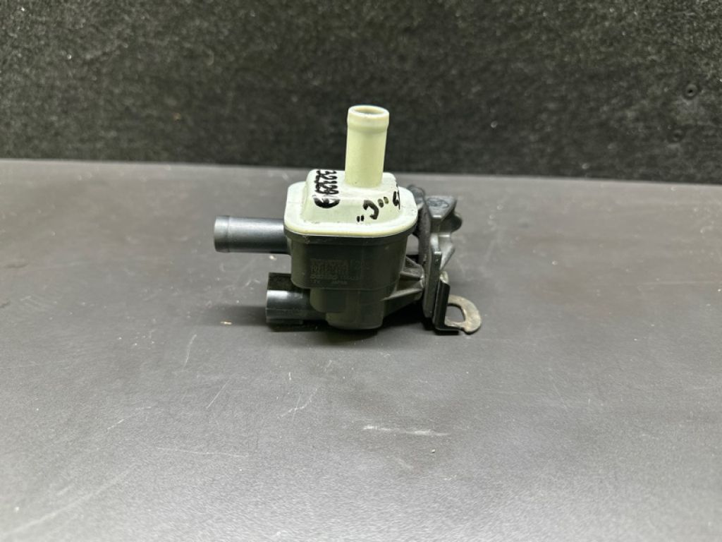 25860-21140 | Клапан електромагнітний (вакуумний) TOYOTA PRIUS C/AQUA 11-14