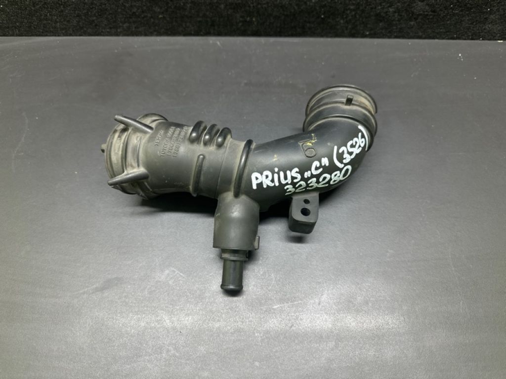 17881-21130 | патрубок повітряного фільтра TOYOTA PRIUS C/AQUA 11-14