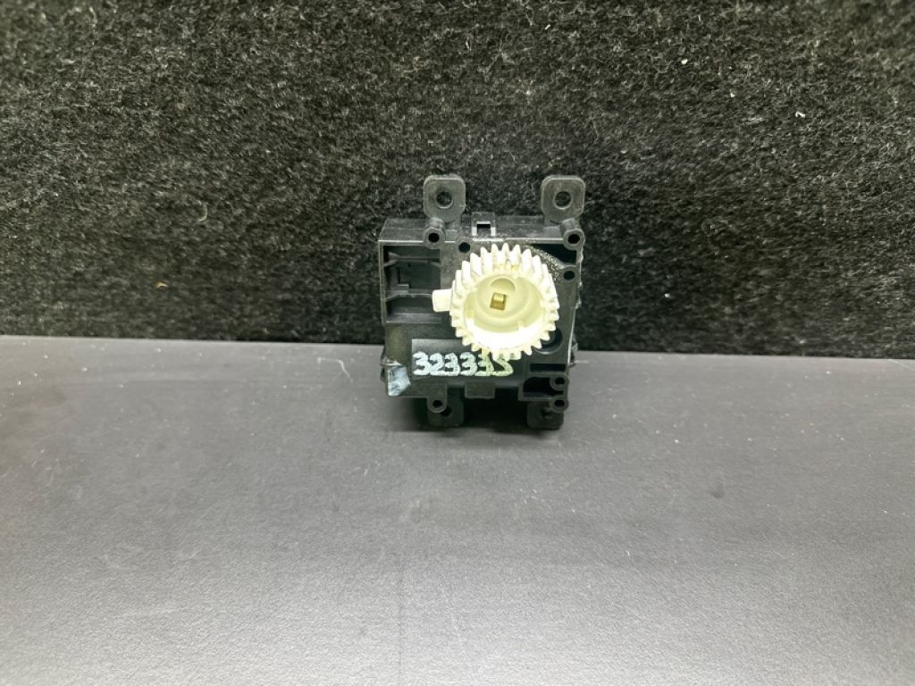 87106-52130 | Моторчик заслінки пічки TOYOTA PRIUS C/AQUA 11-14