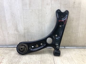 Важіль передньої підвіски нижній лів. HYUNDAI ELANTRA AD 16-