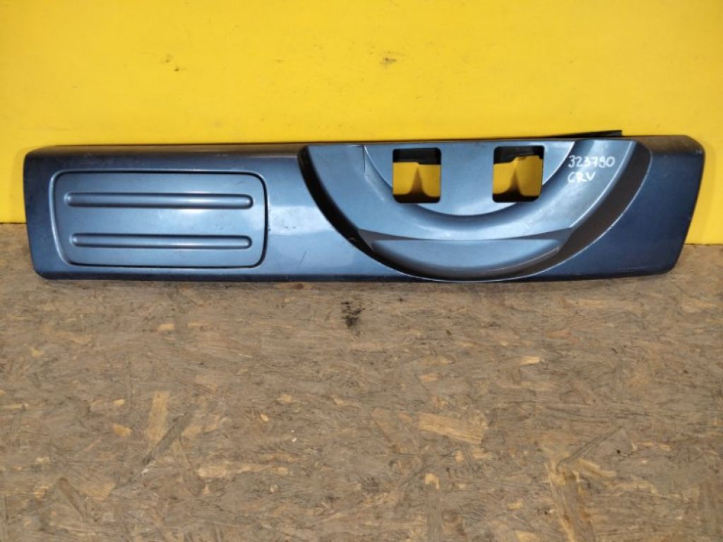 74890SCA003020 | Накладка крышки багажника HONDA CRV 02-06
