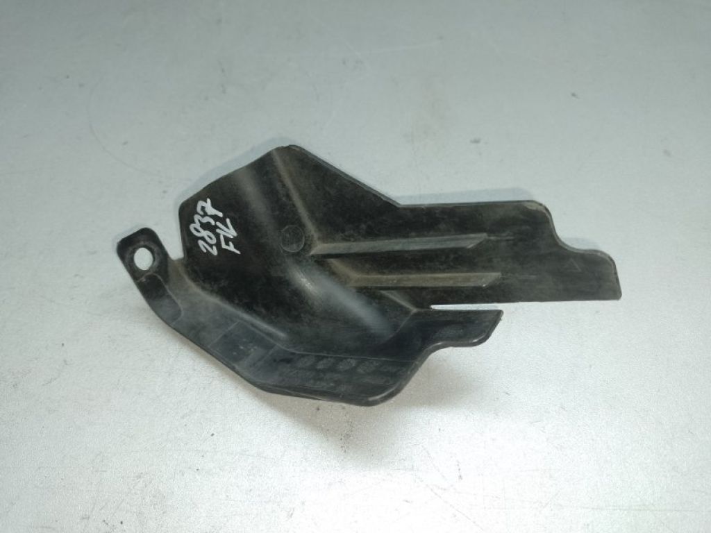 F1EZ-8327-D | Дефлектор радиатора лев. FORD FOCUS 10-18