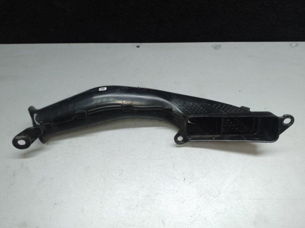 CP9Z-9A624-B | Повітрозабірник FORD FOCUS 10-18