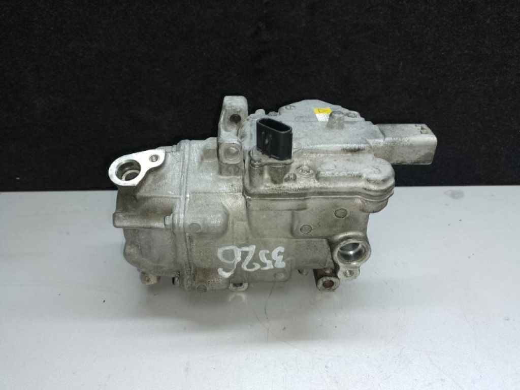 88370-52011 | Компресор кондиціонера TOYOTA PRIUS C/AQUA 11-14