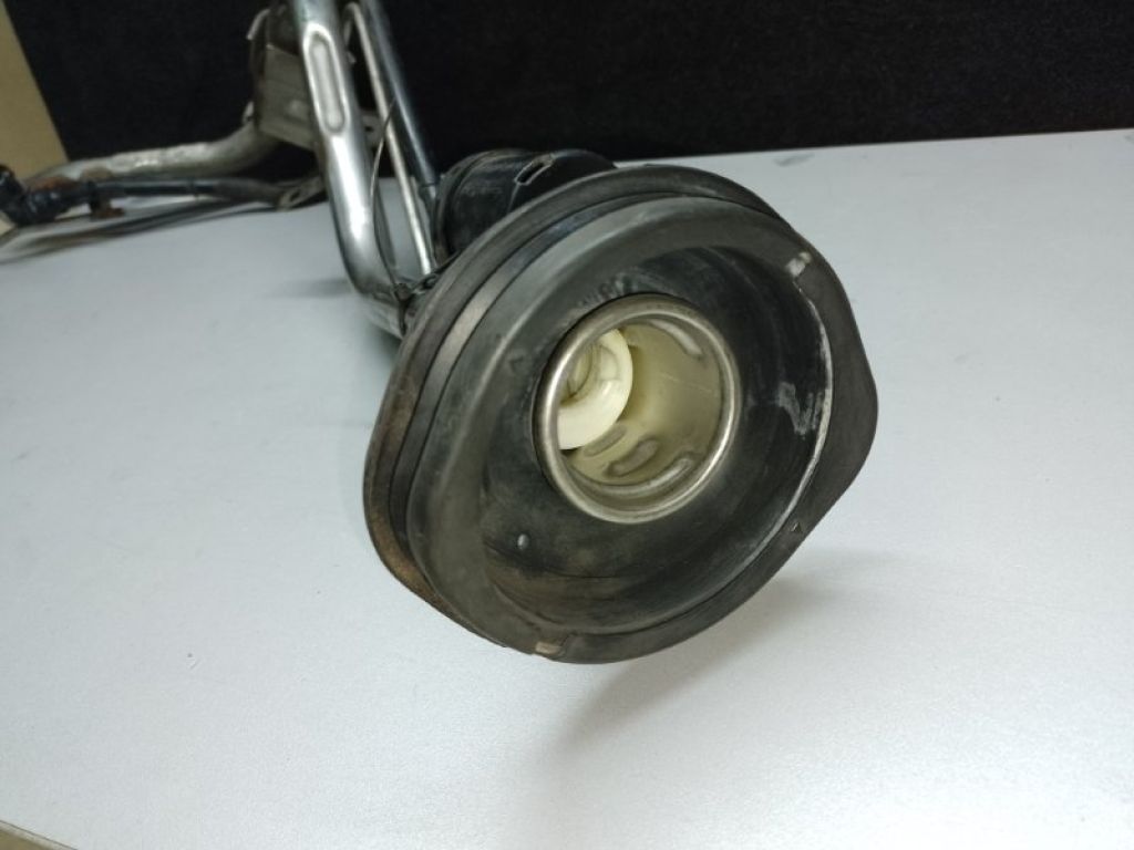 BN8F-42-21XD | Горловина топливного бака MAZDA 3 BK 03-08 - Фото 2