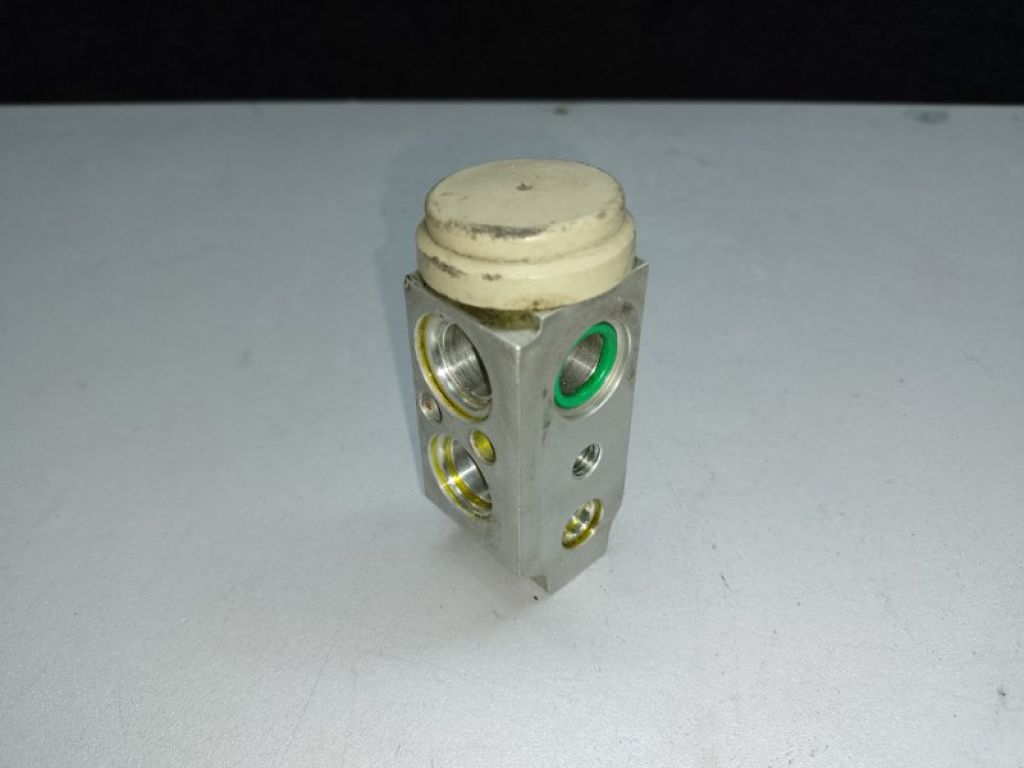 97626-4P000 | Клапан кондиционера HYUNDAI ELANTRA MD 10-15