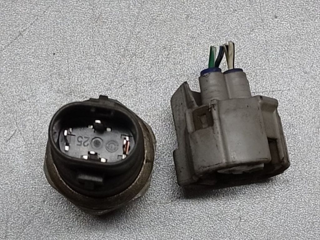 88645-08010 | Датчик давления кондиционера TOYOTA CAMRY 30 02-06 - Фото 2