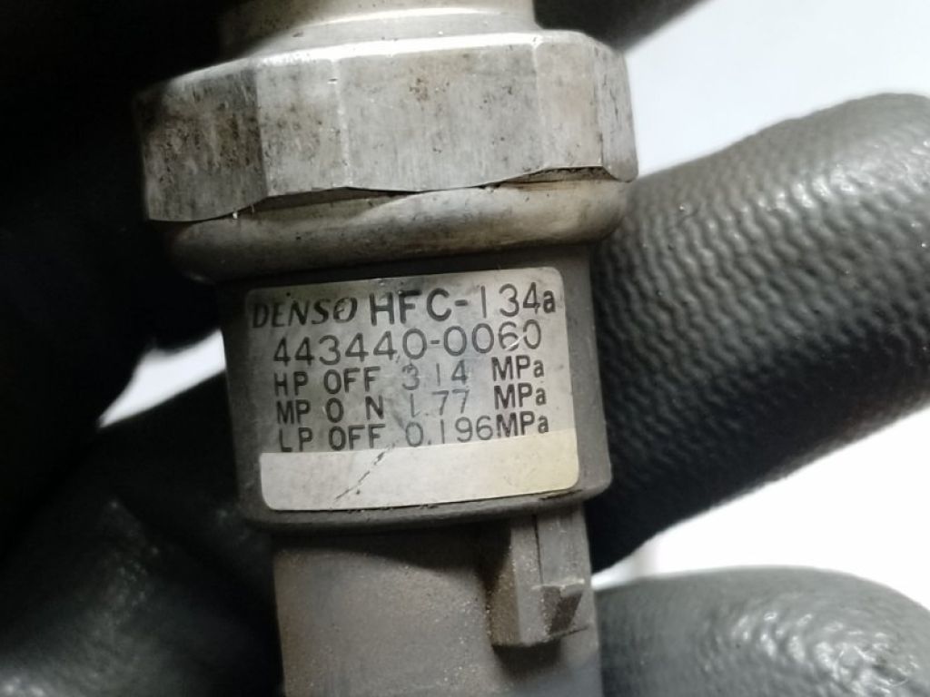 88645-48020 | Датчик тиску кондиціонера LEXUS RX300 98-03 - Фото 3