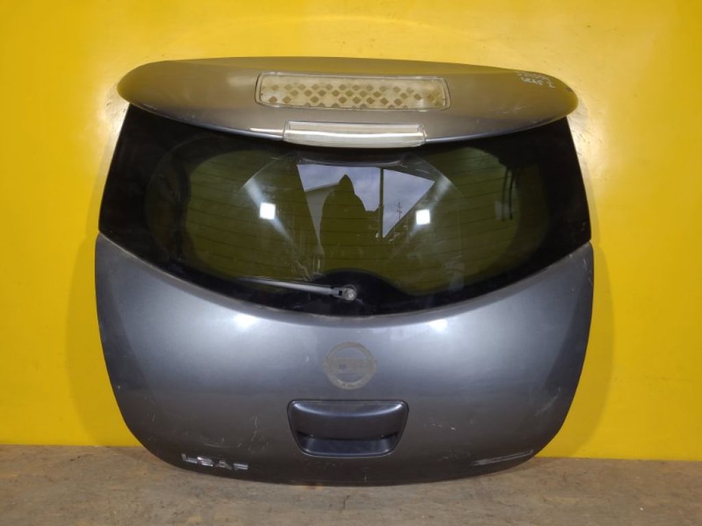 K010M-3NAMB | Кришка багажника NISSAN LEAF 10-17
