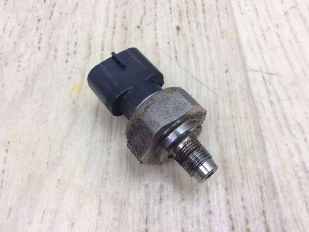 83520-33010 | Датчик тиску олії ДВЗ TOYOTA CAMRY 70 17-