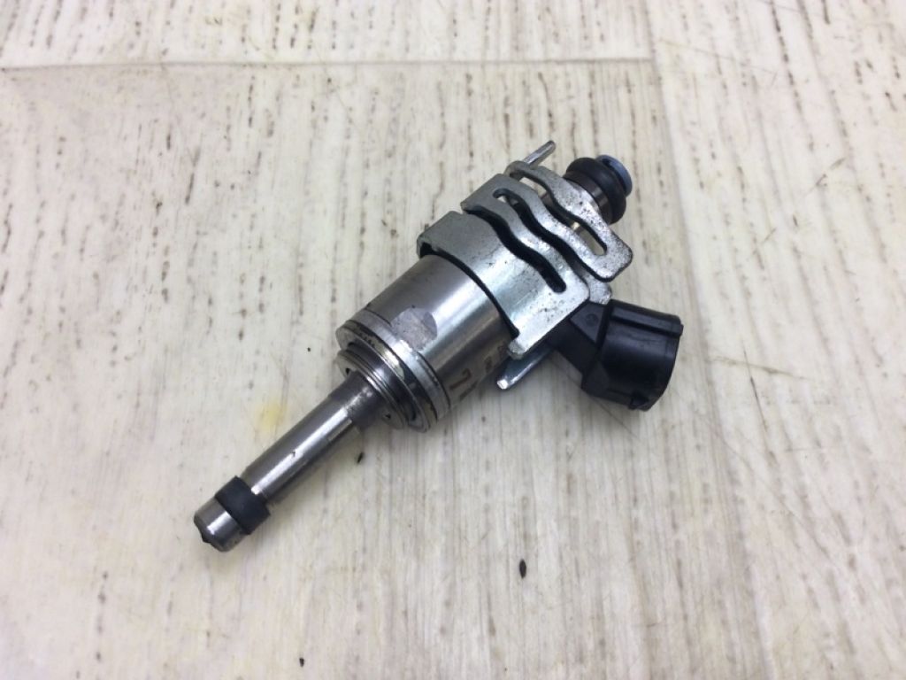 23209-25010 | Форсунка паливна TOYOTA CAMRY 70 17-