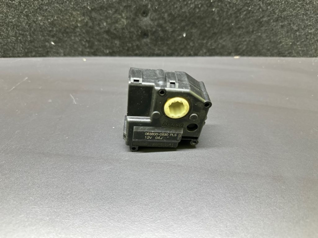 87106-50370 | Моторчик заслонки печки LEXUS LS460 06-12 - Фото 2