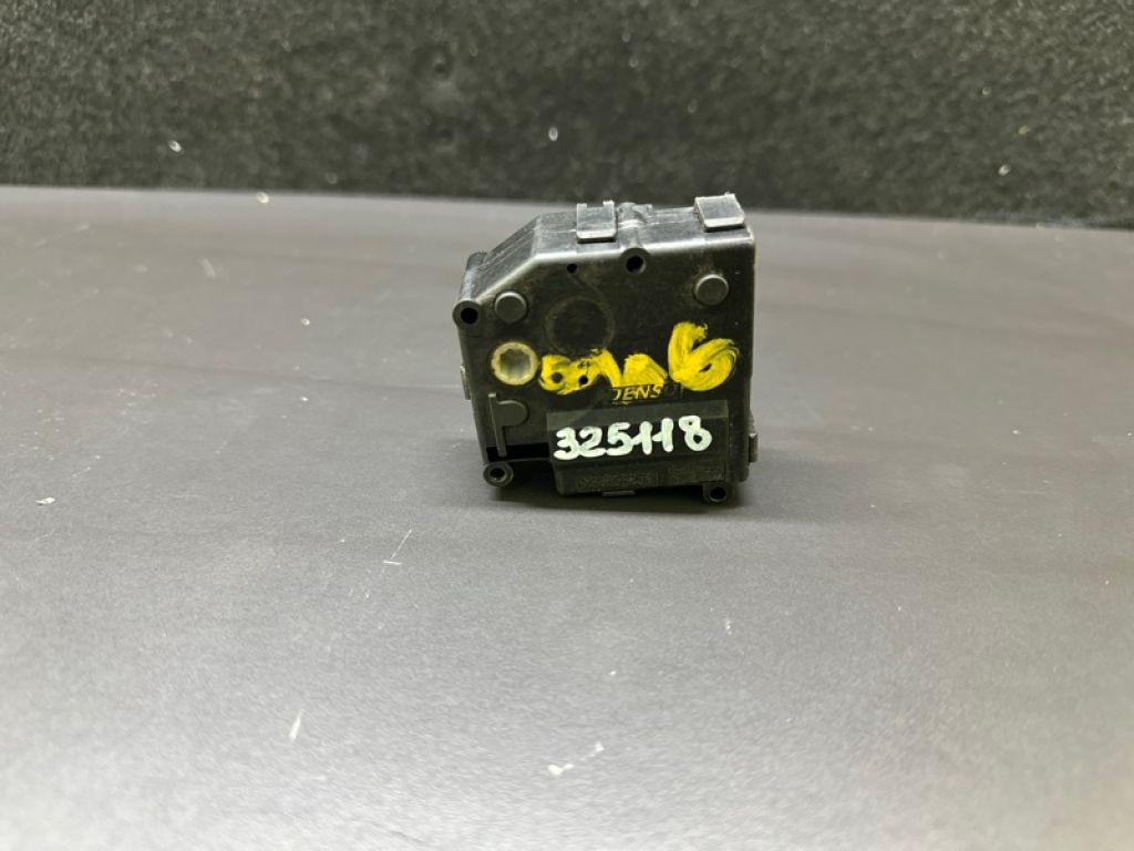 87106-50370 | Моторчик заслонки печки LEXUS LS460 06-12