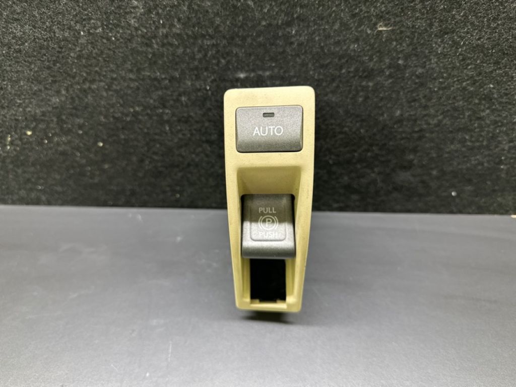 84390-50010-A0 | Кнопка стояночного тормоза LEXUS LS460 06-12