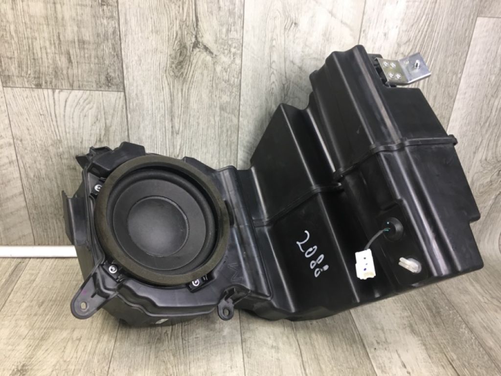 861600WM10 | сабвуфер LEXUS RX350/450 09-15