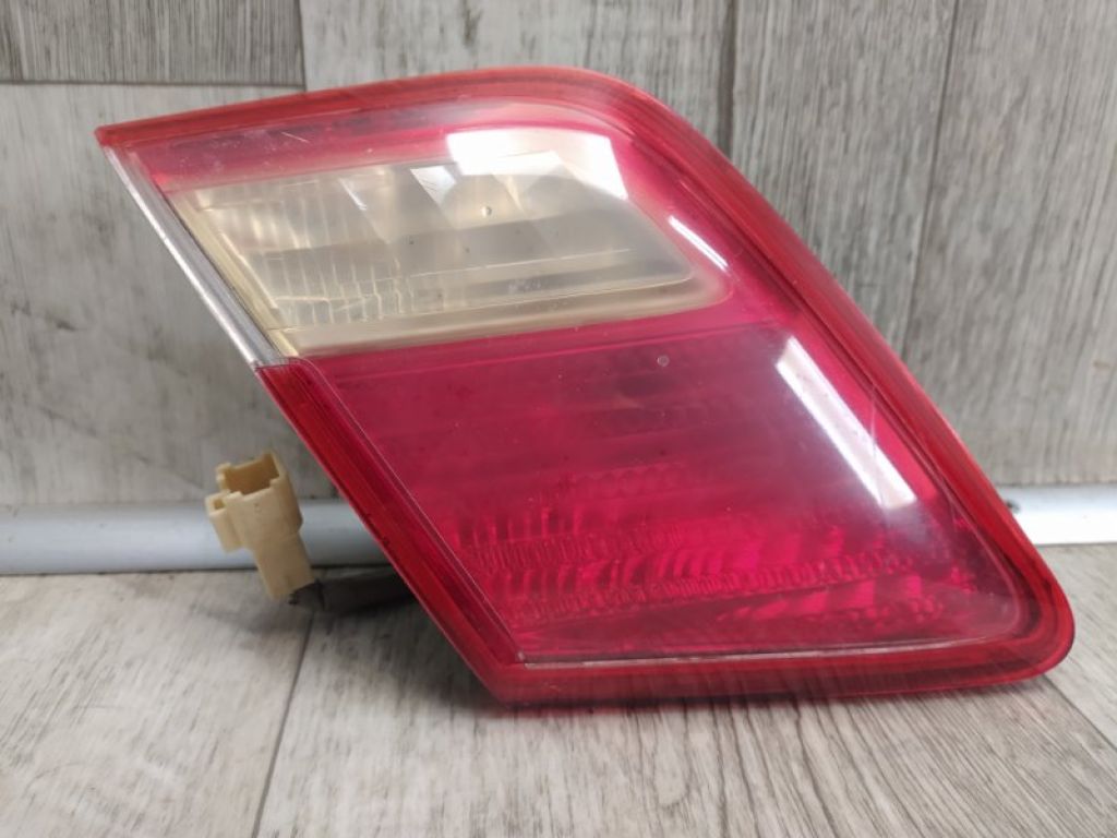 81590-06120 | Ліхтар внутрішній задн. лів. TOYOTA CAMRY 40 06-11