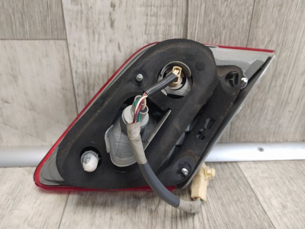 81590-06120 | Ліхтар внутрішній задн. лів. TOYOTA CAMRY 40 06-11 - Фото 2