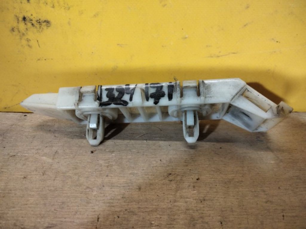 71731-65J00 | Кронштейн переднього бампера SUZUKI GRAND VITARA 05-15