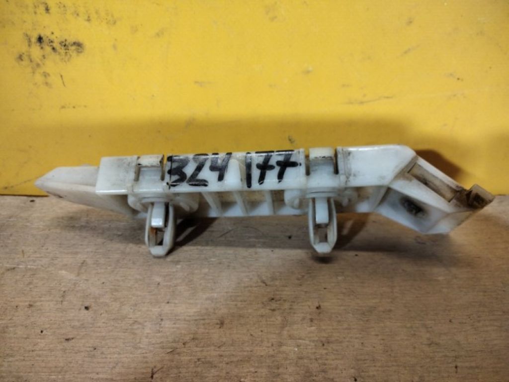 71731-65J00 | Кронштейн переднего бампера SUZUKI GRAND VITARA 05-15