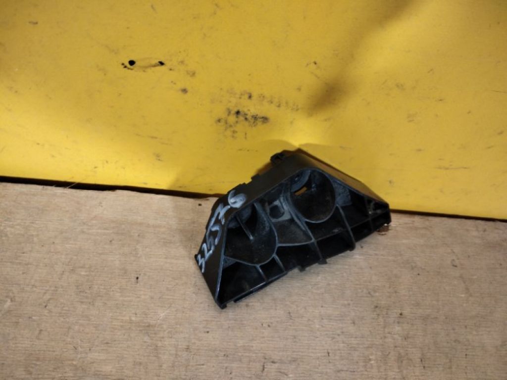 52563-12040 | Кронштейн заднего бампера лев. TOYOTA COROLLA 150 06-13