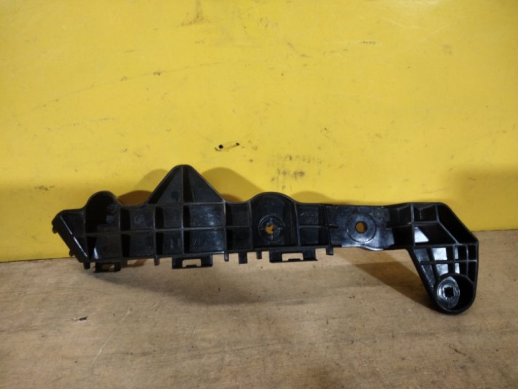 52535-78010 | Кронштейн переднього бампера прав. LEXUS NX 14-21