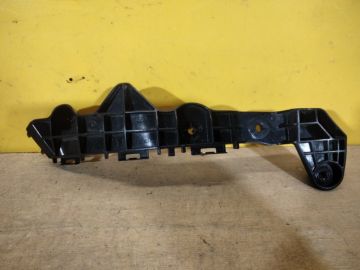 Кронштейн переднього бампера прав. LEXUS NX 14-21