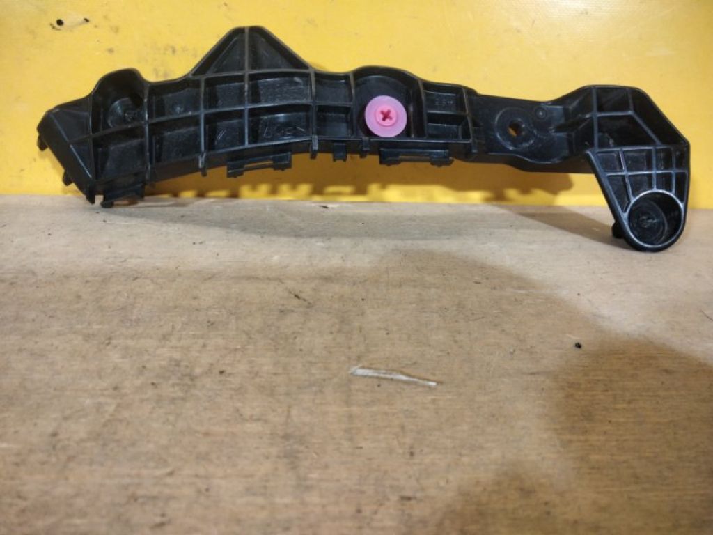 52535-78010 | Кронштейн переднього бампера прав. LEXUS NX 14-21