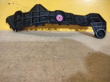 Кронштейн переднього бампера прав. LEXUS NX 14-21