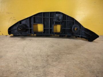 Кронштейн переднього бампера прав. LEXUS RX350/450 09-15