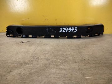 Кронштейн переднього бампера лів. TOYOTA SIENNA 11-16