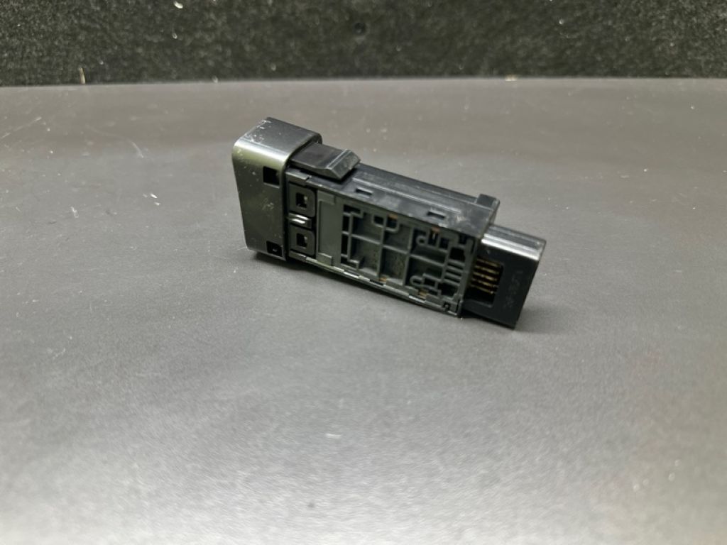 84718-47061 | Кнопка стоянкового гальма TOYOTA PRIUS - 30 09-17 - Фото 3