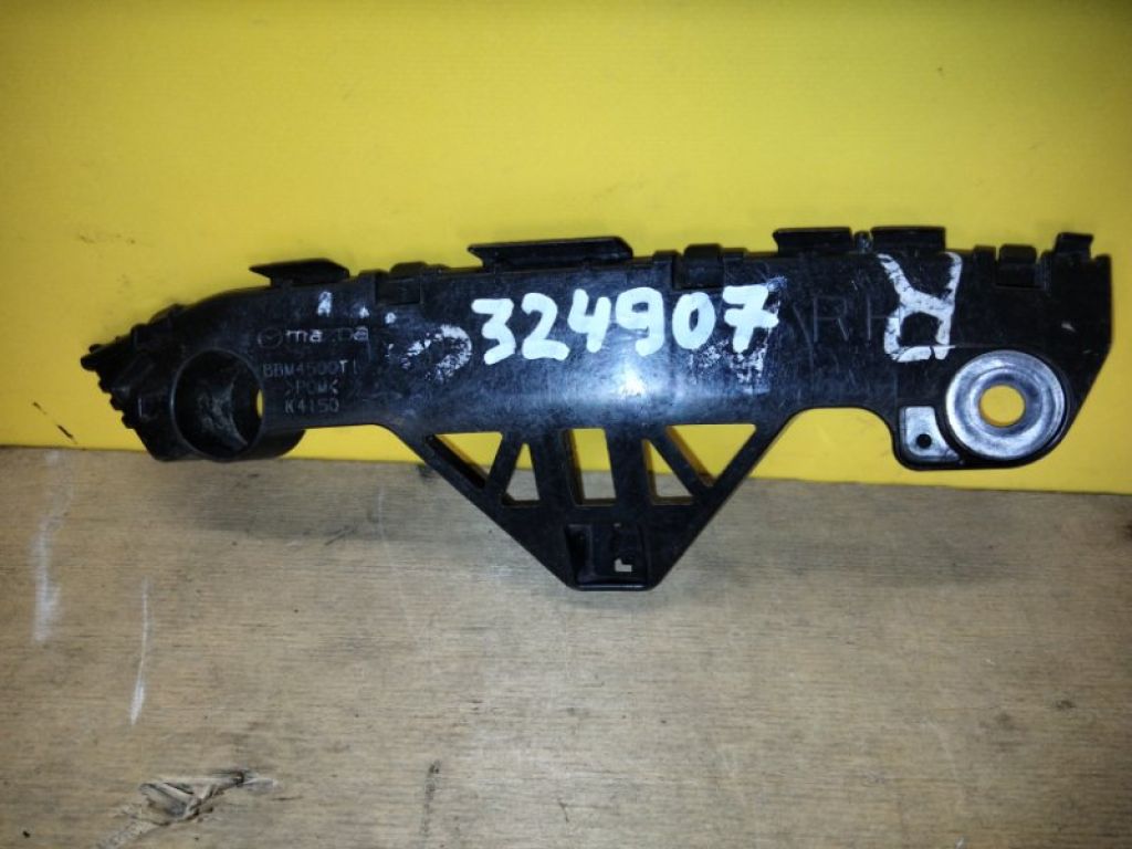 BBM4500T1 | Кронштейн переднього бампера прав. MAZDA 3 BL 09-13