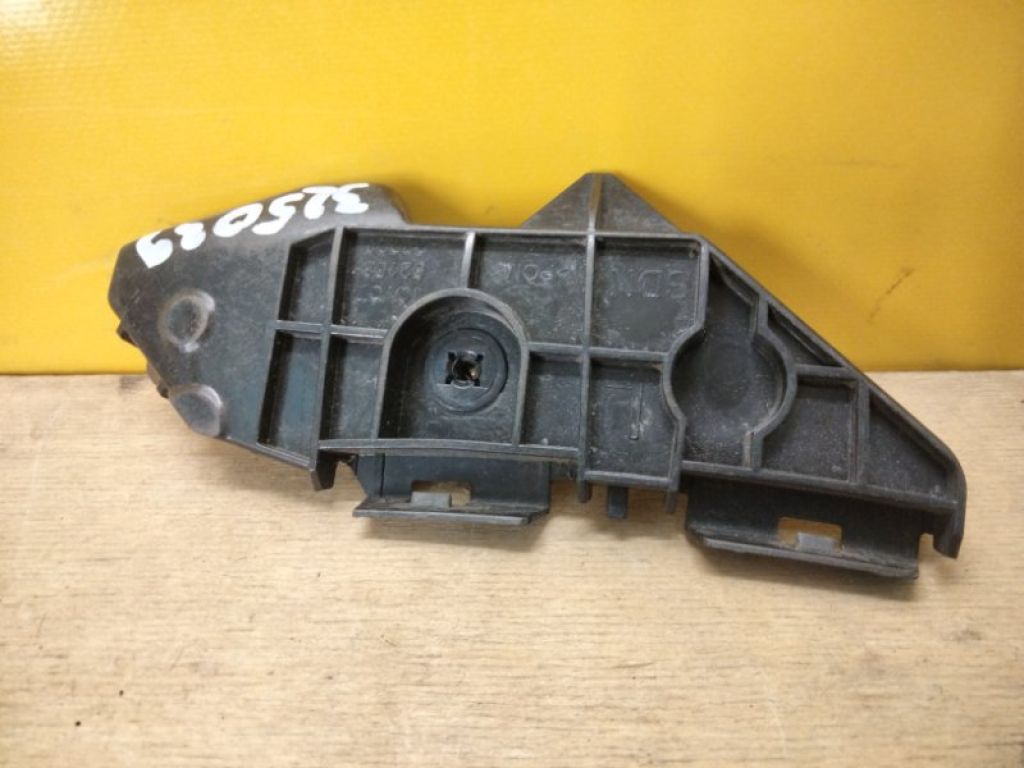 5215802020 | Кронштейн заднього бампера лів. TOYOTA COROLLA 150 06-13