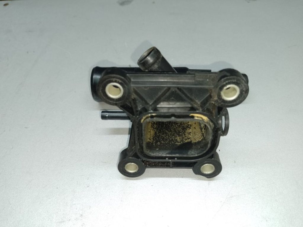 CP9Z-8K556-B | Фланець системи охолодження FORD FOCUS 10-18 - Фото 2