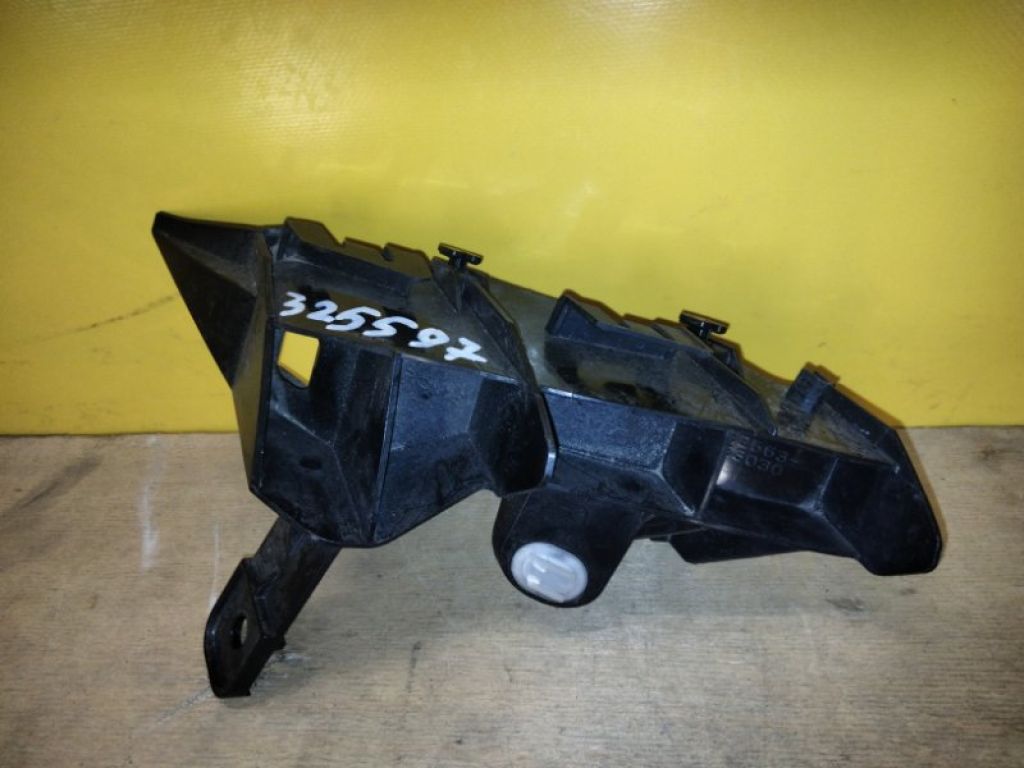 5256353030 | Кронштейн заднего бампера лев. LEXUS IS250/350 13-20