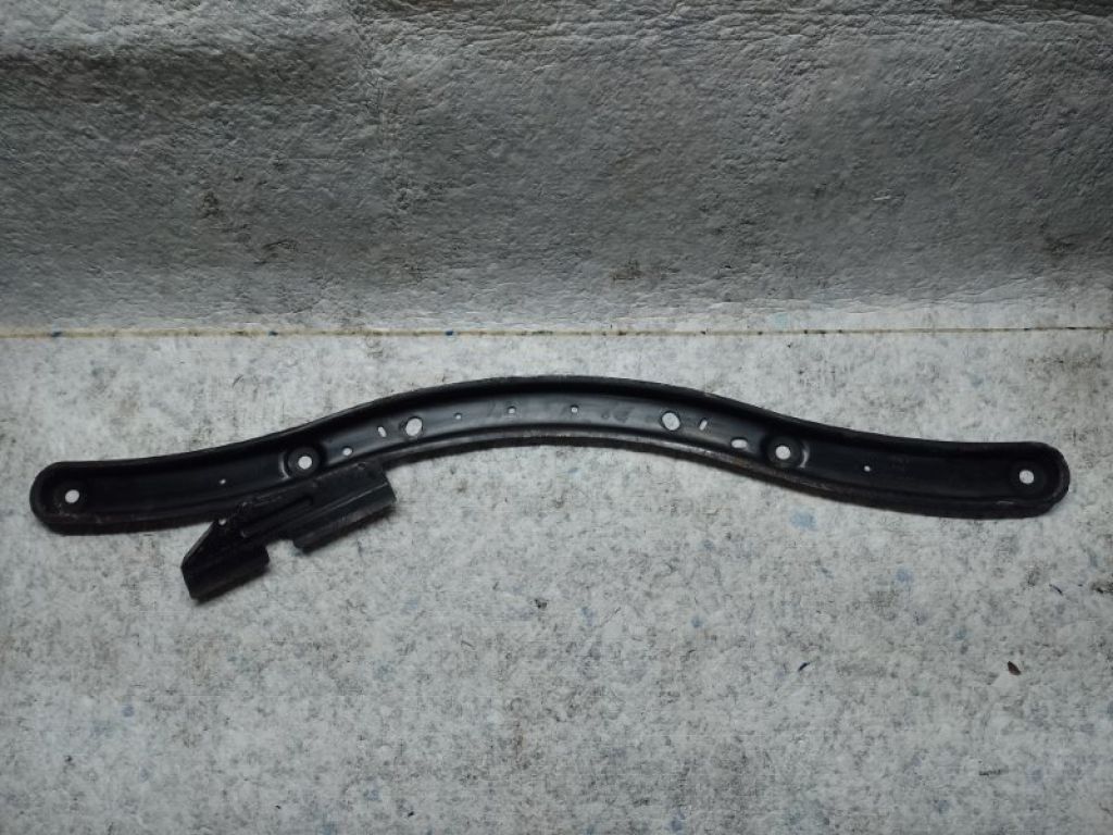 CP9Z-5410684-A | Кріплення балки підвіски FORD FOCUS 10-18 - Фото 2