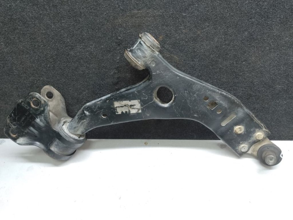 F1FZ-3078-A | Важіль передньої підвіски нижній прав. FORD FOCUS 10-18